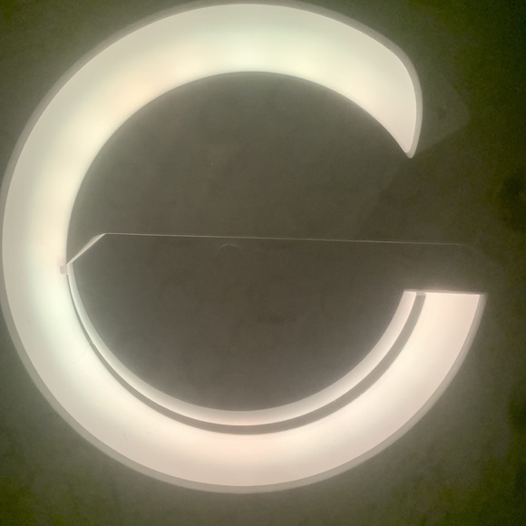 Wireless Speaker, Charging Pad & Led Light - Picture 4 of 4